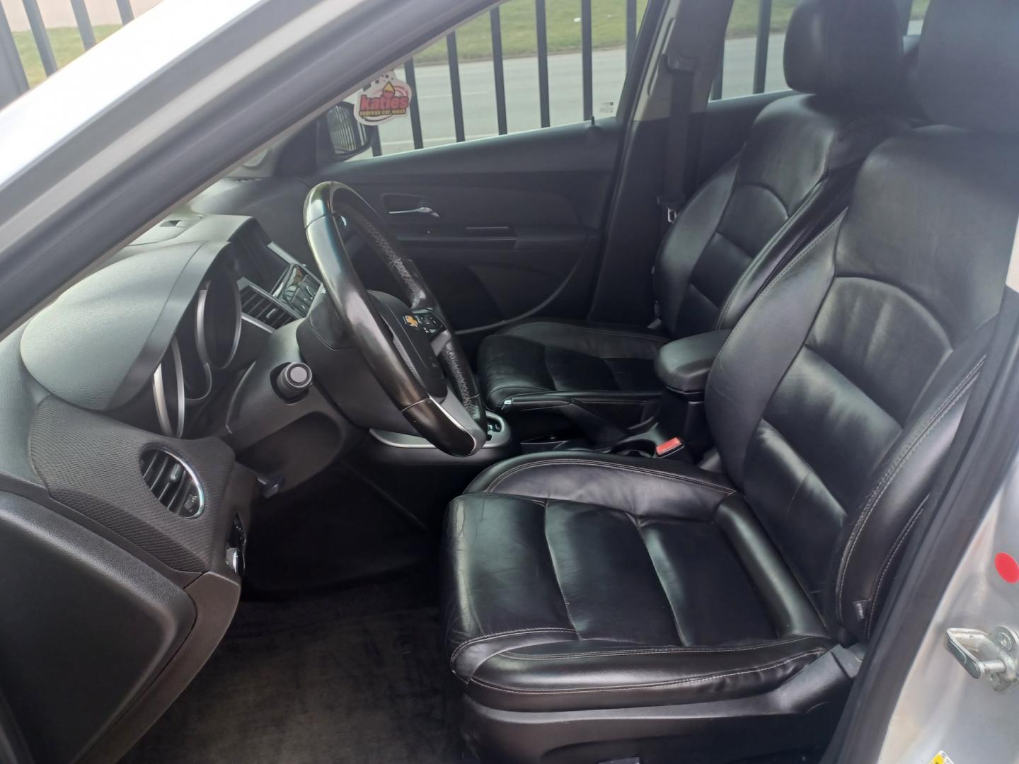 2013 SILVER Chevrolet Cruze 2LT (1G1PE5SB7D7) with an Turbocharged Gas I4 1.4L engine, 6-Speed Automatic transmission, located at 2001 E. Lancaster, Ft. Worth, 76103, (817) 336-7000, 32.746181, -97.301018 - Photo#9